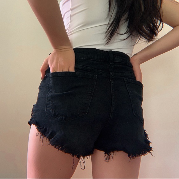 ‼️SOLD‼️ Black denim jean High waist distressed shorts - Picture 3 of 6